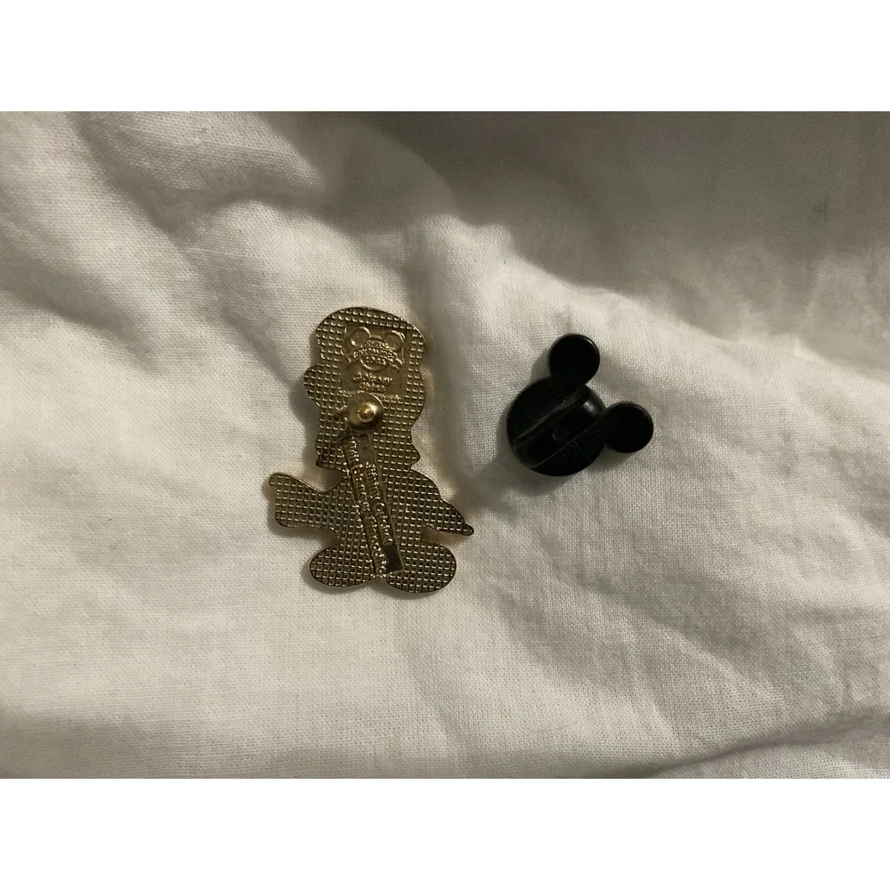 Disney pin featuring