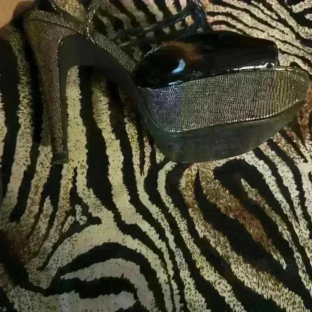 Cato beautiful black