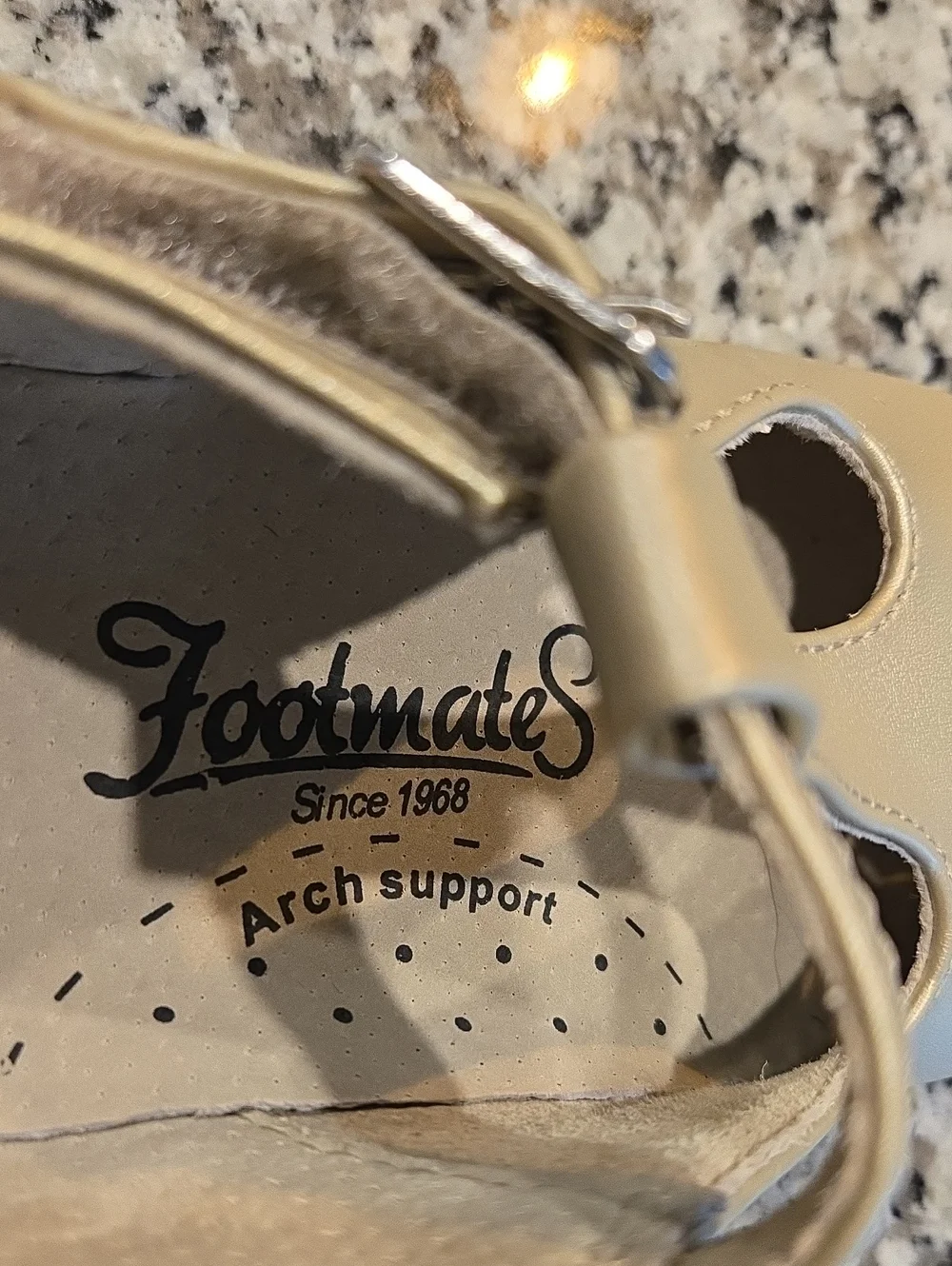 FootMates provides loop insole