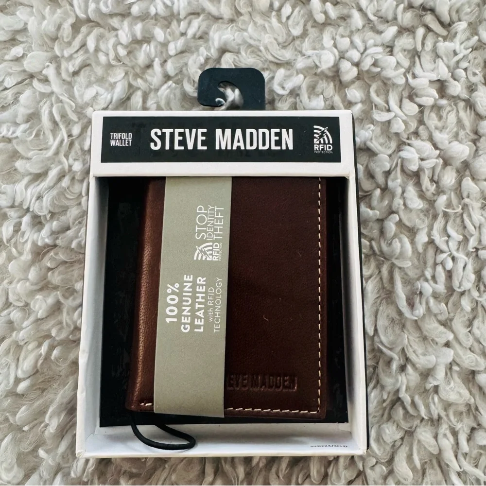Steve Madden Genuine Leather trifold wallet - Brown. New