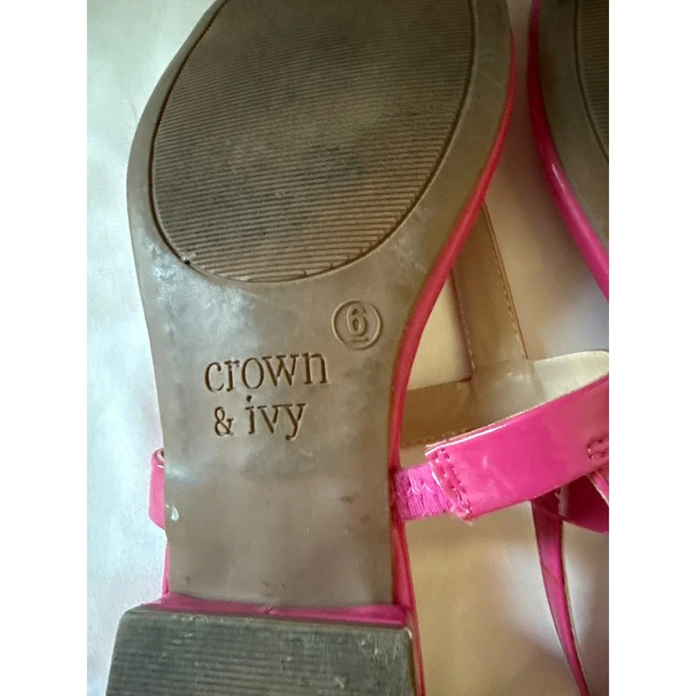 Crown & Ivy Womens Hot Pink Patent T-Strap Sandals Gold Flower Stud Size 6