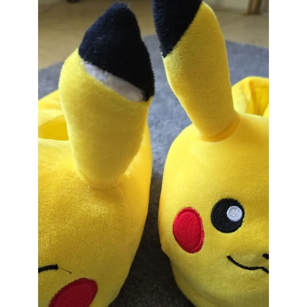 Pokemon Pikachu Plush Slippers Size 4/5 Kids Boys Girls Good Condition
