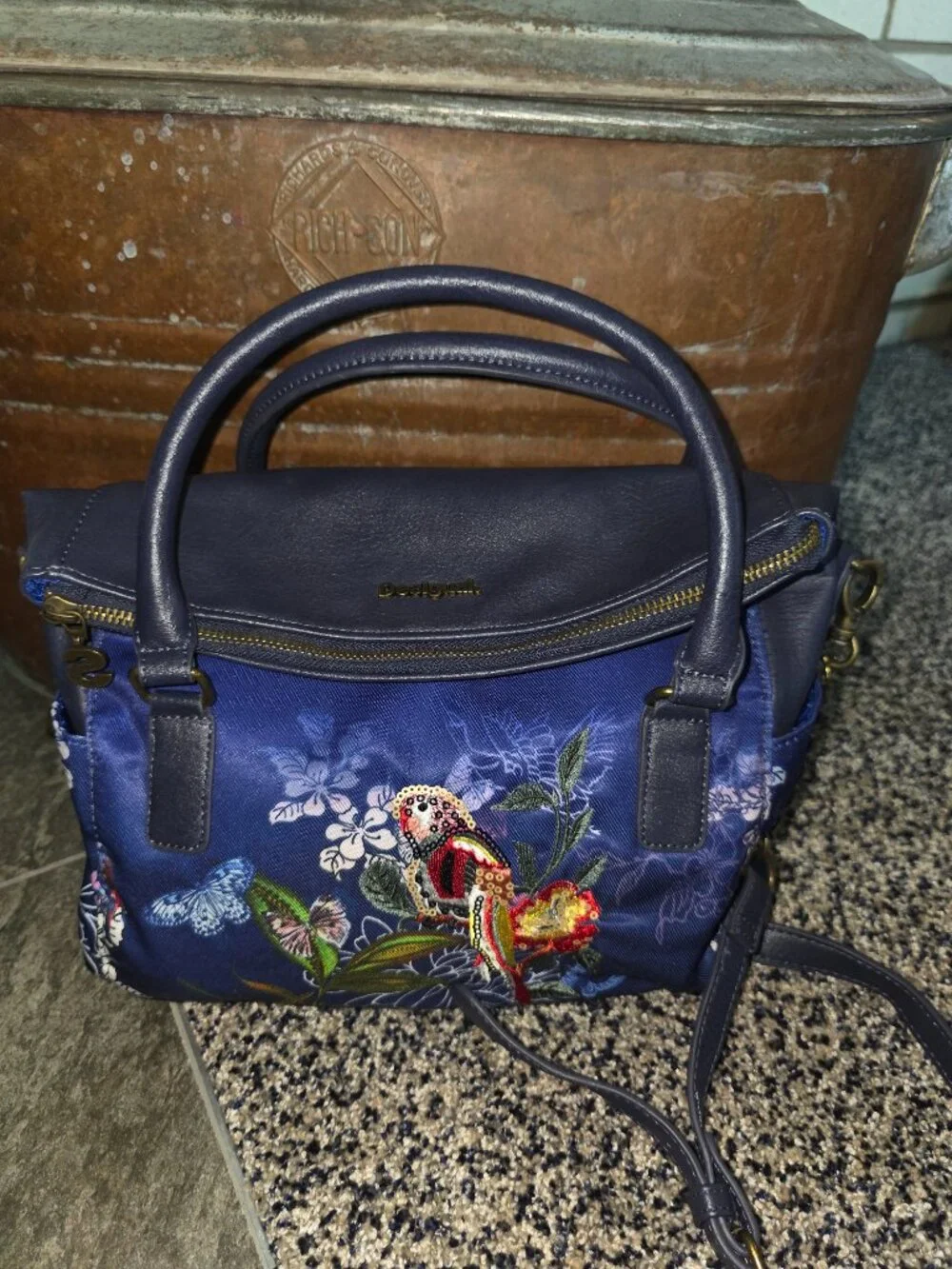 Desigual gather ‘round