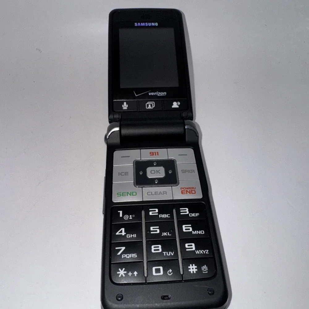 Samsung Verizon Wireless Model: SCH-U320 Flip Cell Phone - Power On /Untested