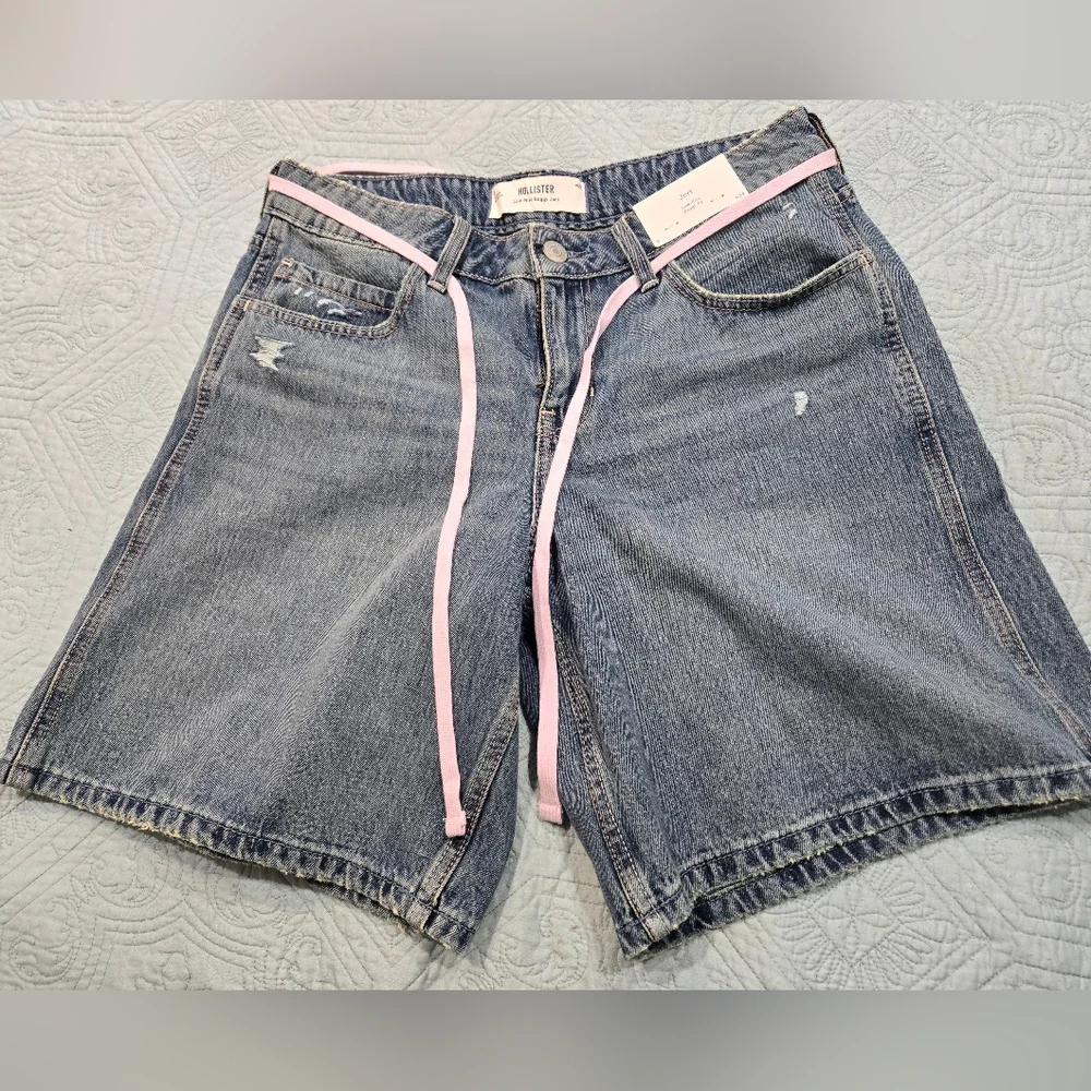 Hollister discover vibrant