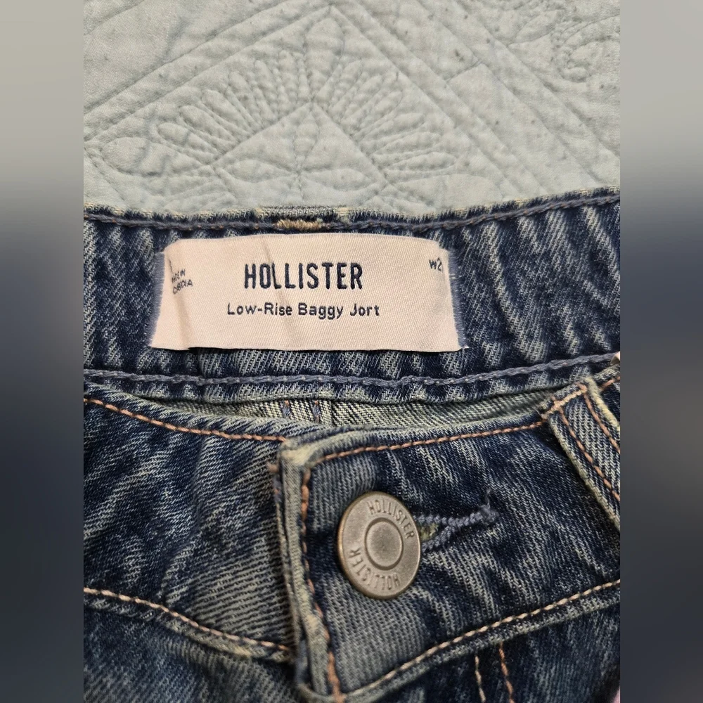 Hollister discover vibrant