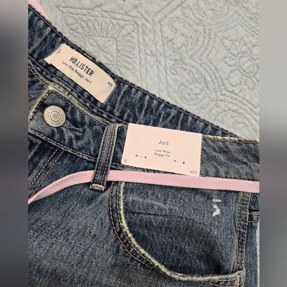 Hollister discover vibrant