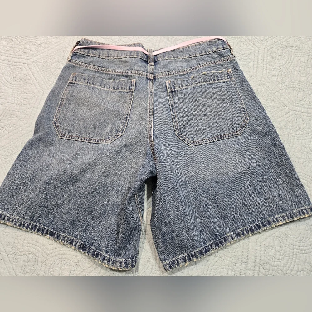 Hollister discover vibrant