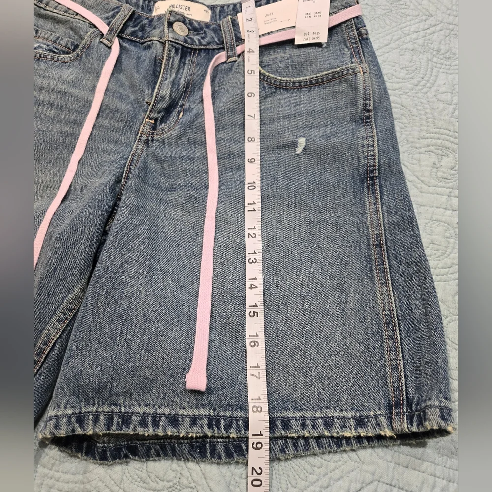 Hollister discover vibrant
