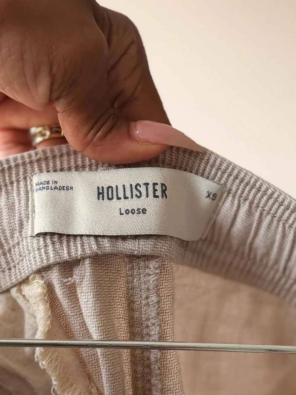 Hollister casual lien