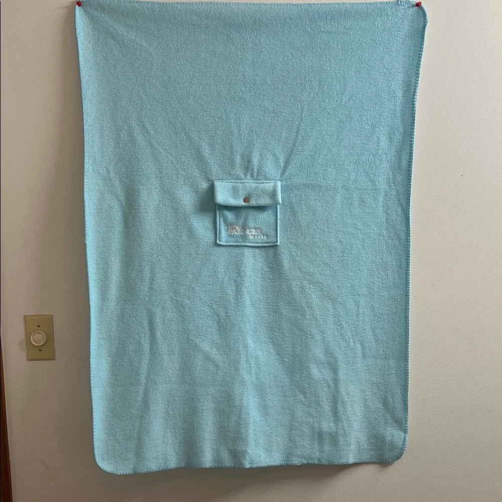 🌞 Spa Finder Soft Blue Pocket Throw   44” x 31” w/Snap Pocket Closure 6” x 6”