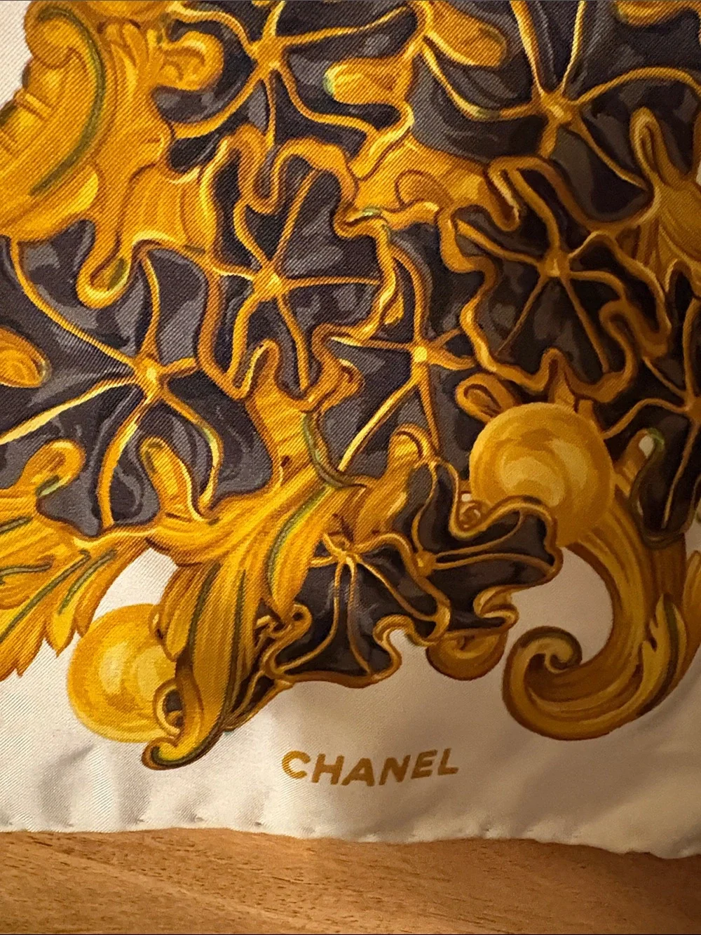 CHANEL you noticeable tie