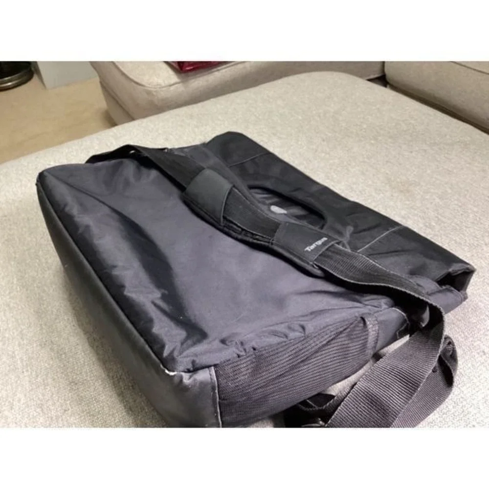 Tarsus computer bag, gently used, pet‎ friendly home
