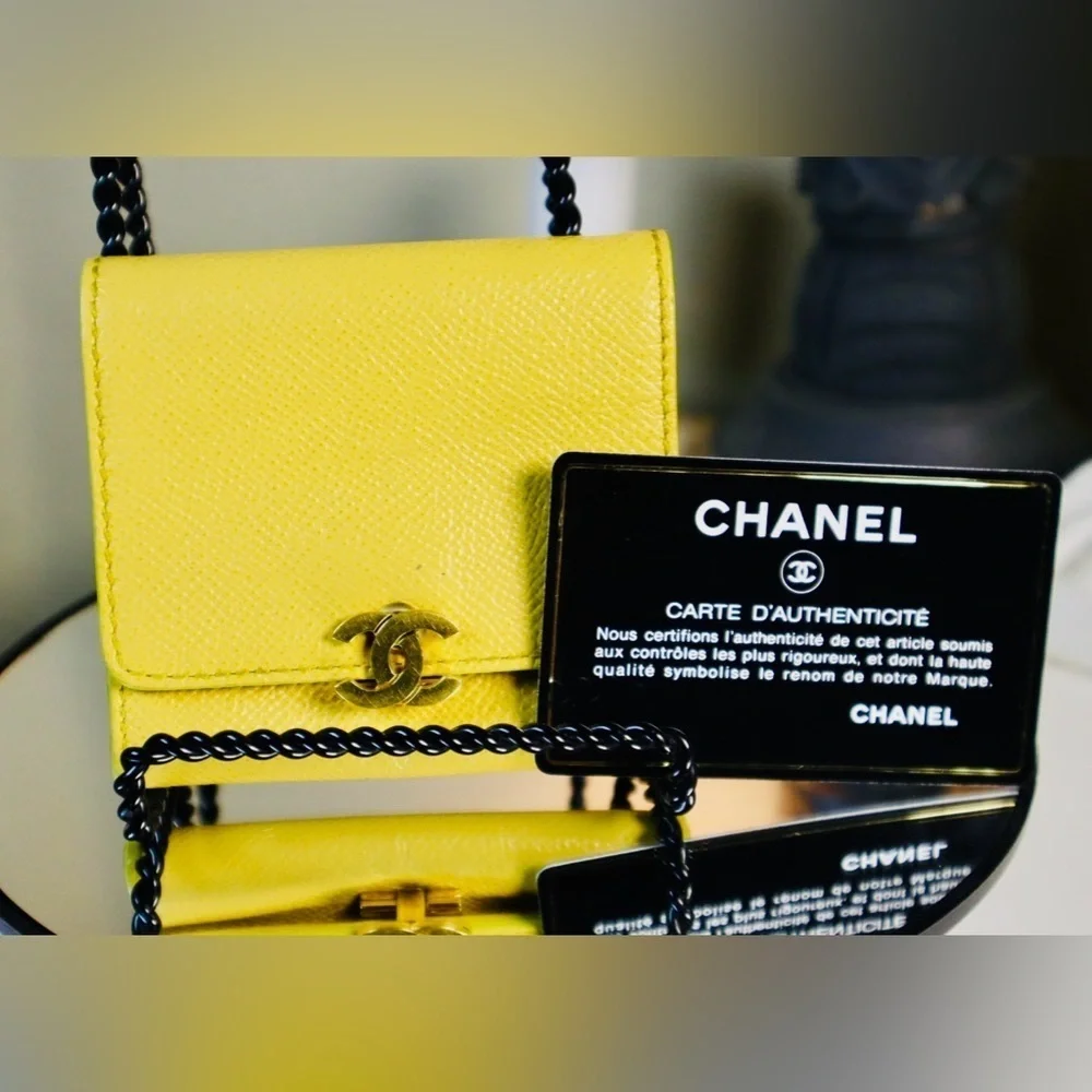 “Host Pick” Classic CHANEL Coin and Card Holder Wallet W/COA