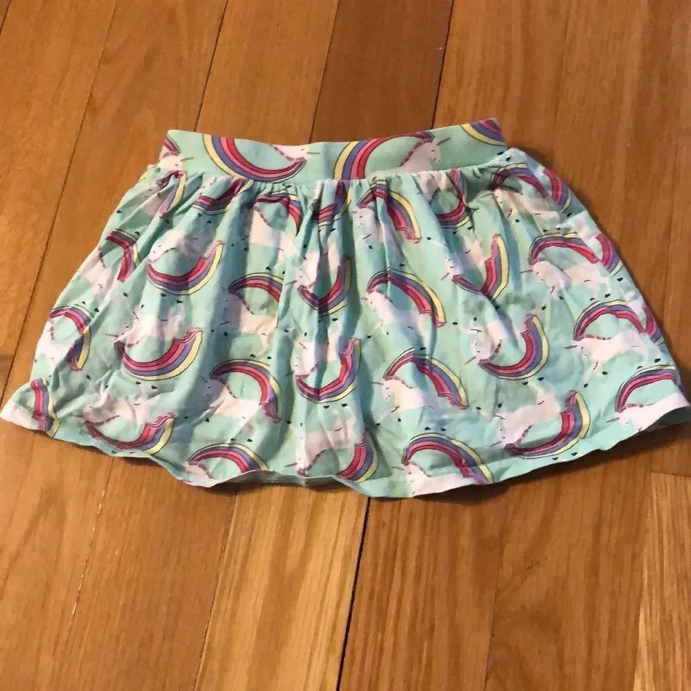 CARTERS  girls rainbow and unicorn skort size 2t.