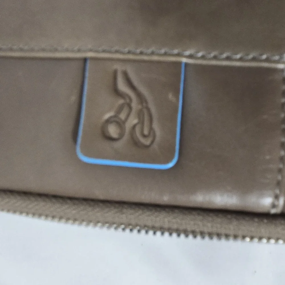 Piquadro italian leather