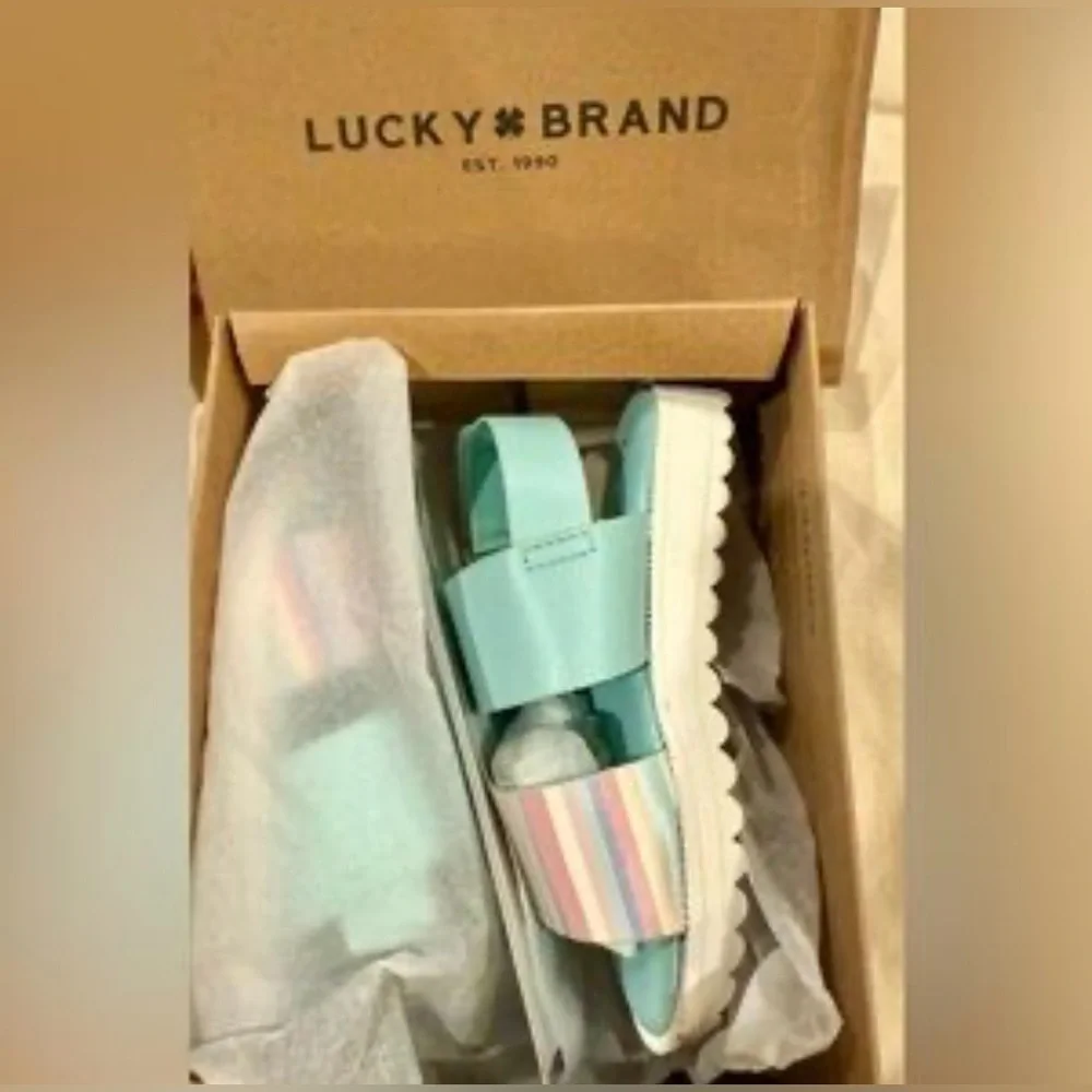 Lucky Brand these stylish