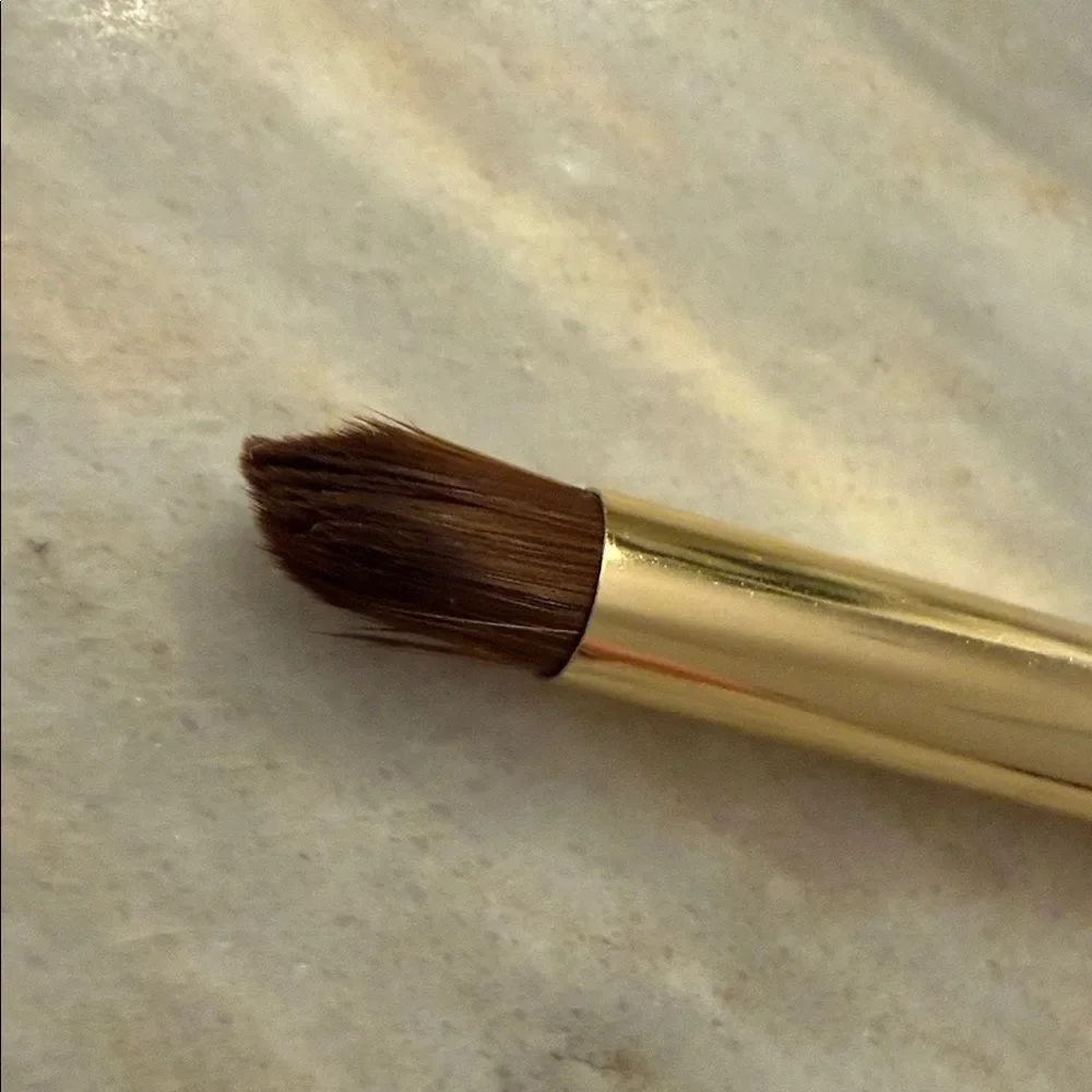 Unbranded tapered eyeshadow