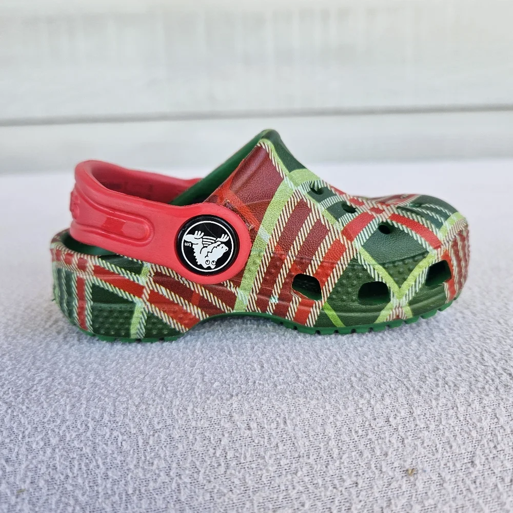 CROCS owned smoke red