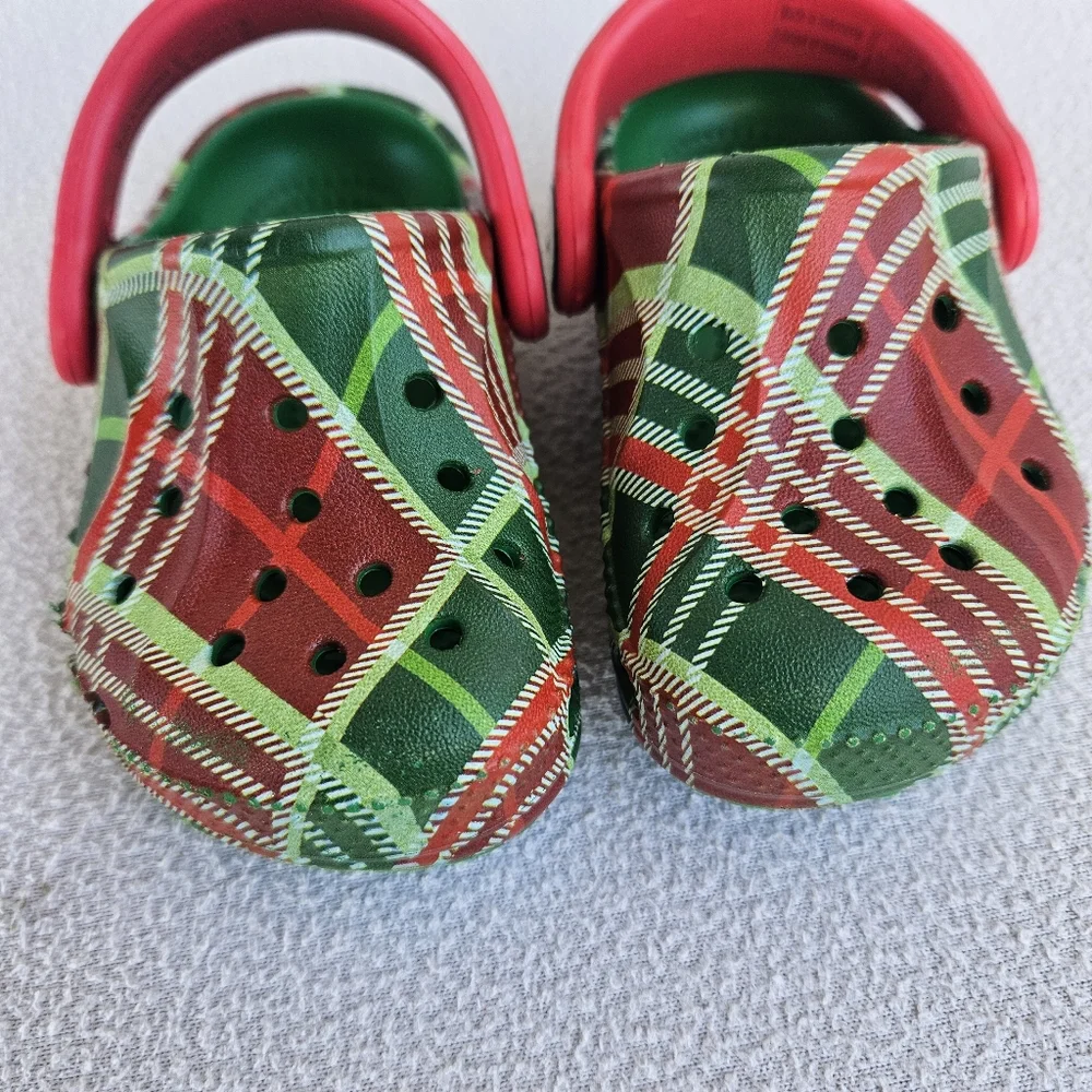 CROCS red slip