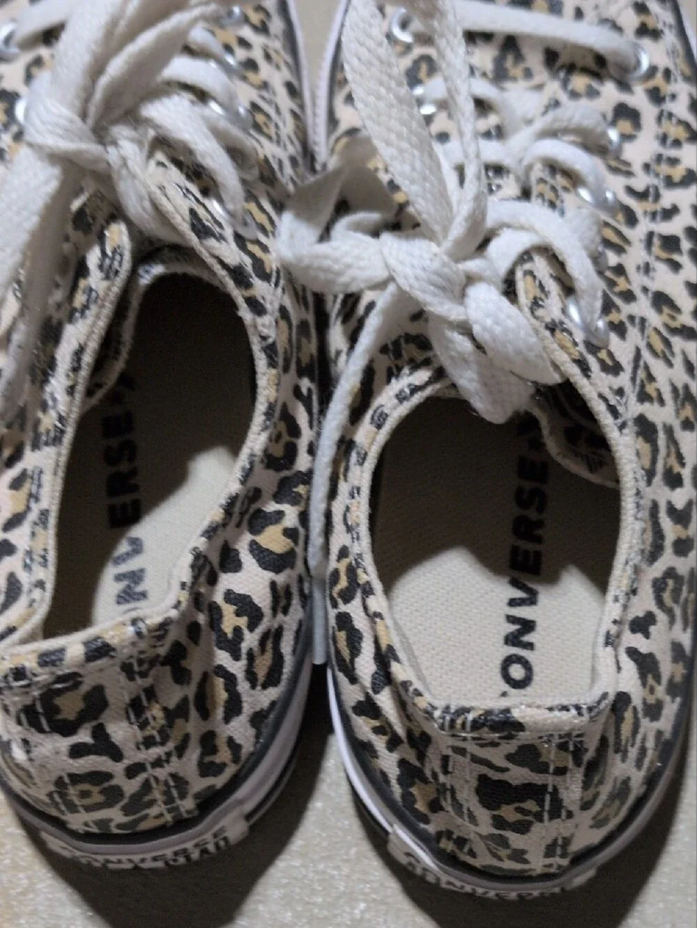Converse leopard print