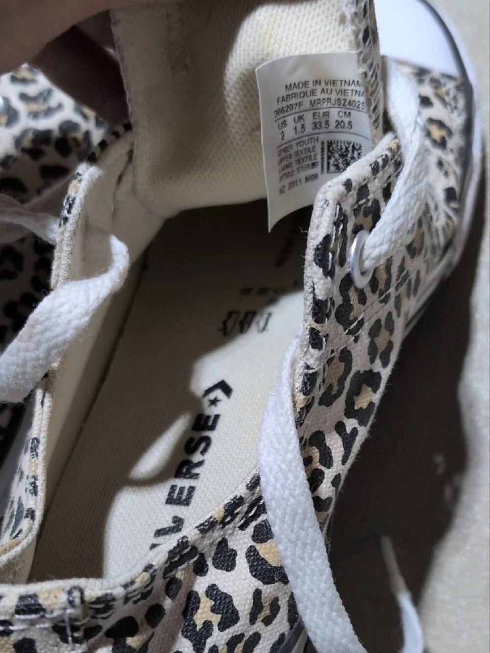 Converse leopard print