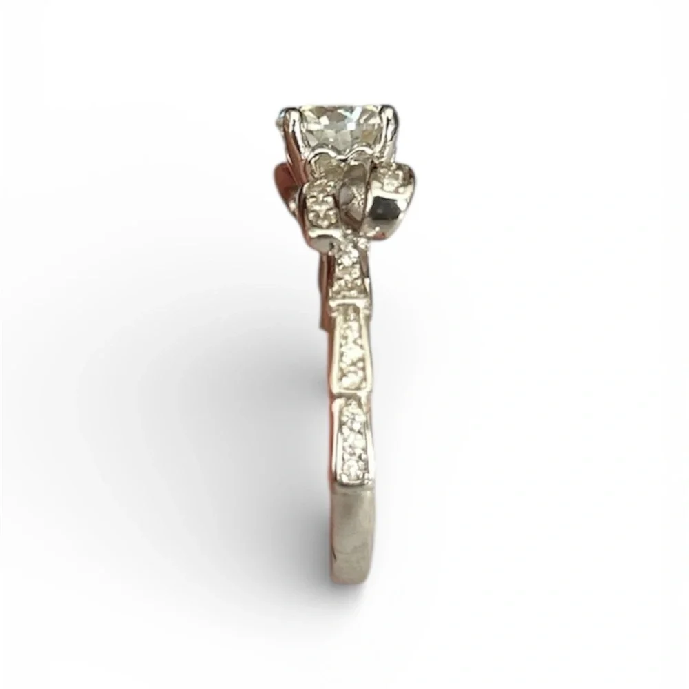 Moissanite elegant silver