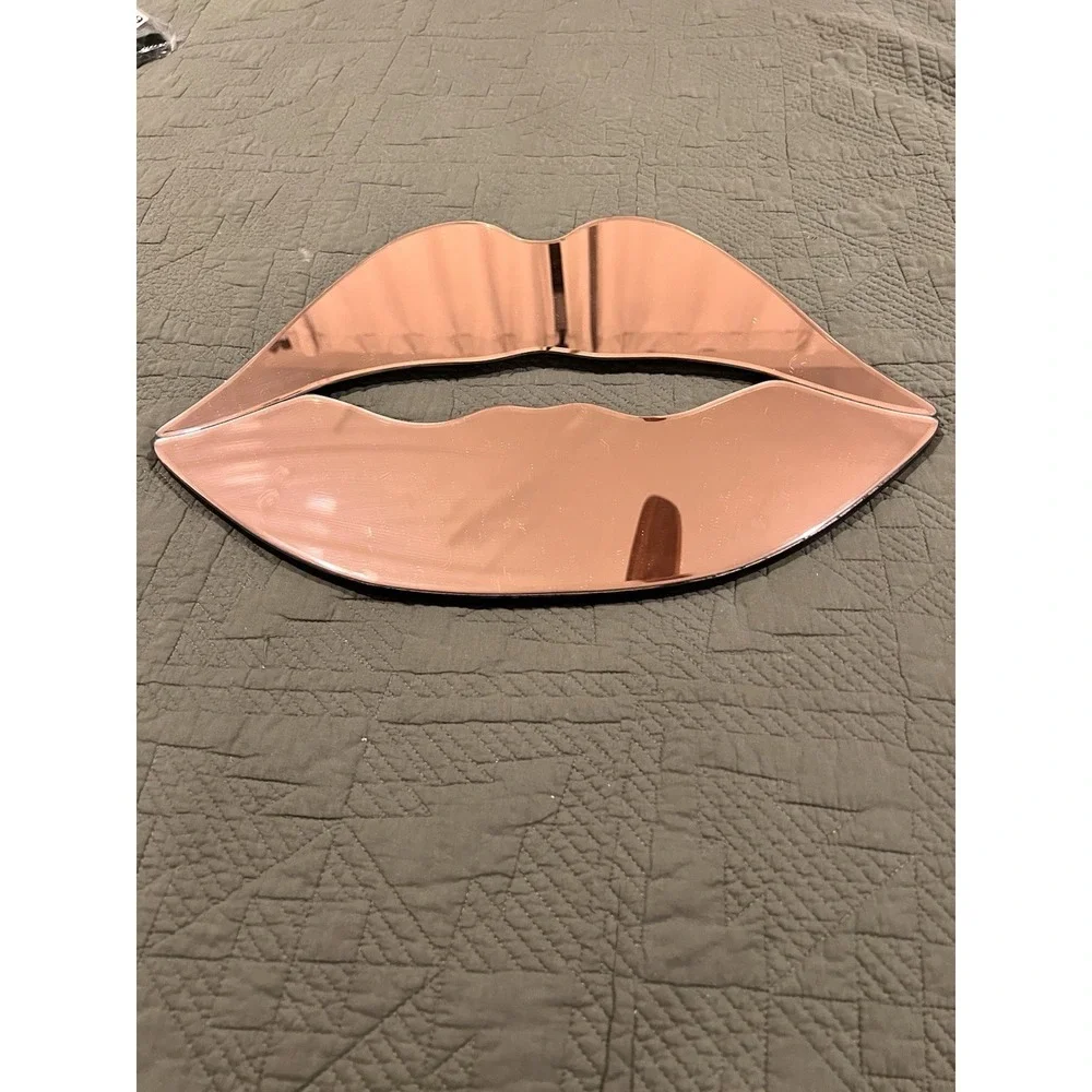 Mirror Lips‎ Decor Very Sexy Measurements In Photos