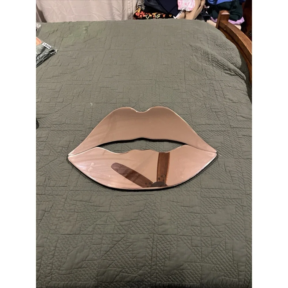 Very G mirror lips