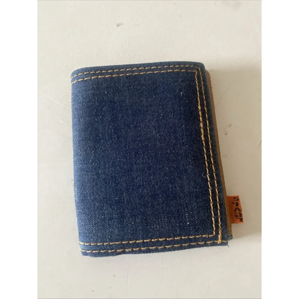 Levis unique solid pattern