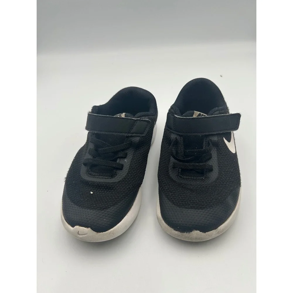 Nike lightweight over feet