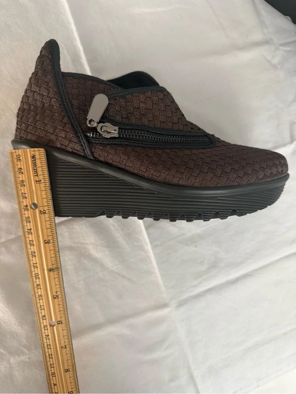 bernie mev. woven upper