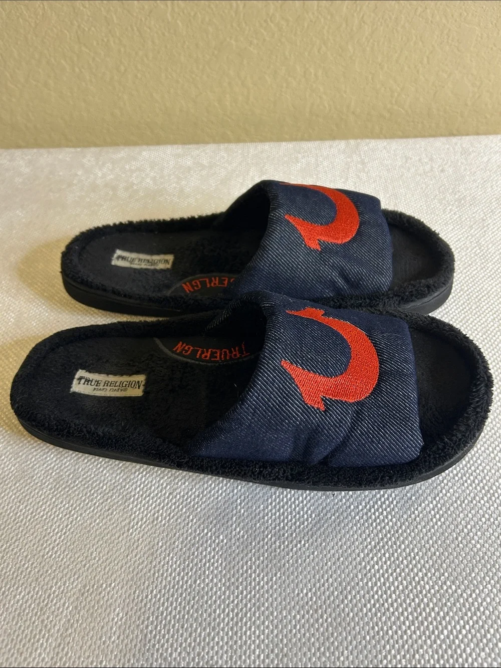Men’s True Religion Slippers Slides  Size M (9-10)