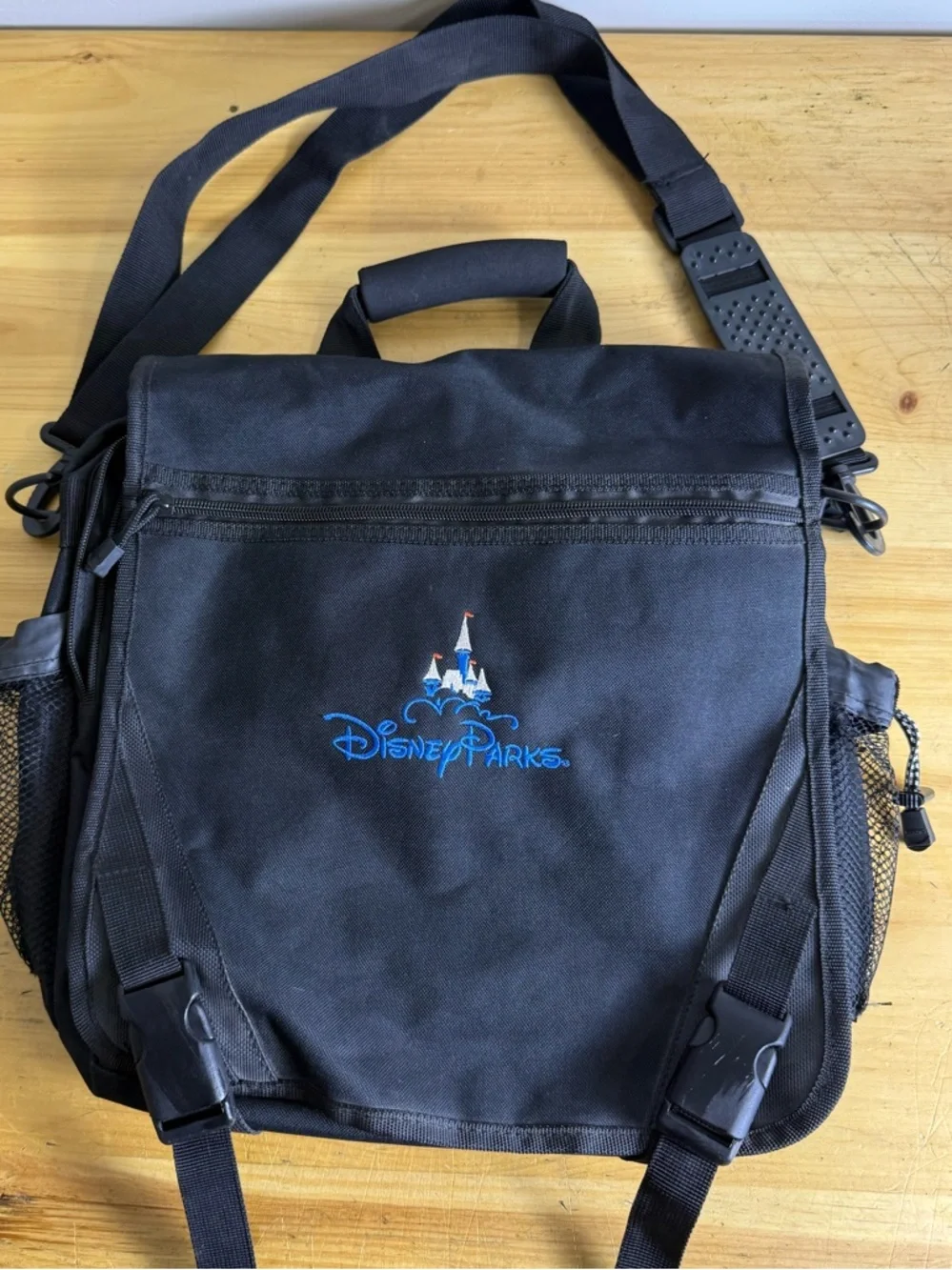 Disney Parks Leed’s Embroidered Messenger Style Work Bag‎ Laptop Black Large