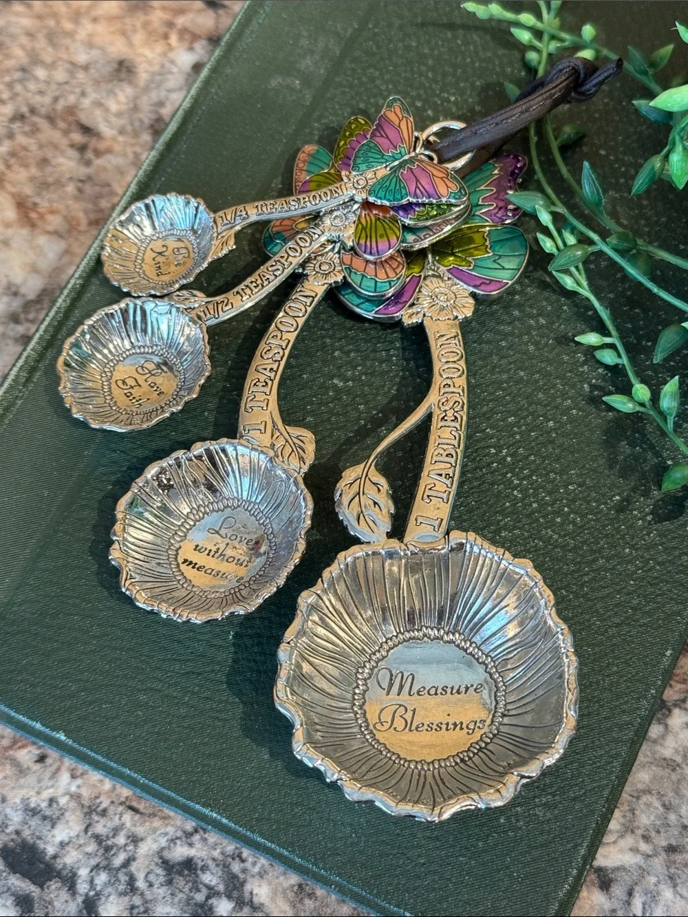 N/A decorative silver