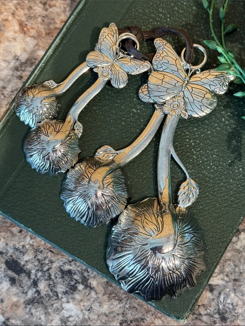 N/A decorative silver