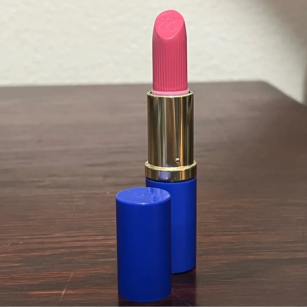 Estee Lauder Pure Color 220 Powerful Lipstick with Mascara & Floral Bag Bundle
