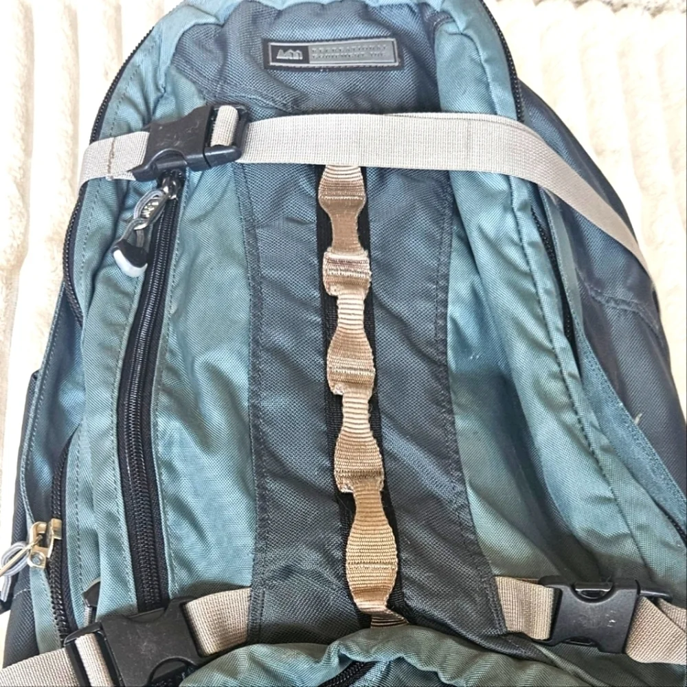 REI Traverse 31L Lightweight Convertible Backpack Duffle Bag Green & Grey GUC