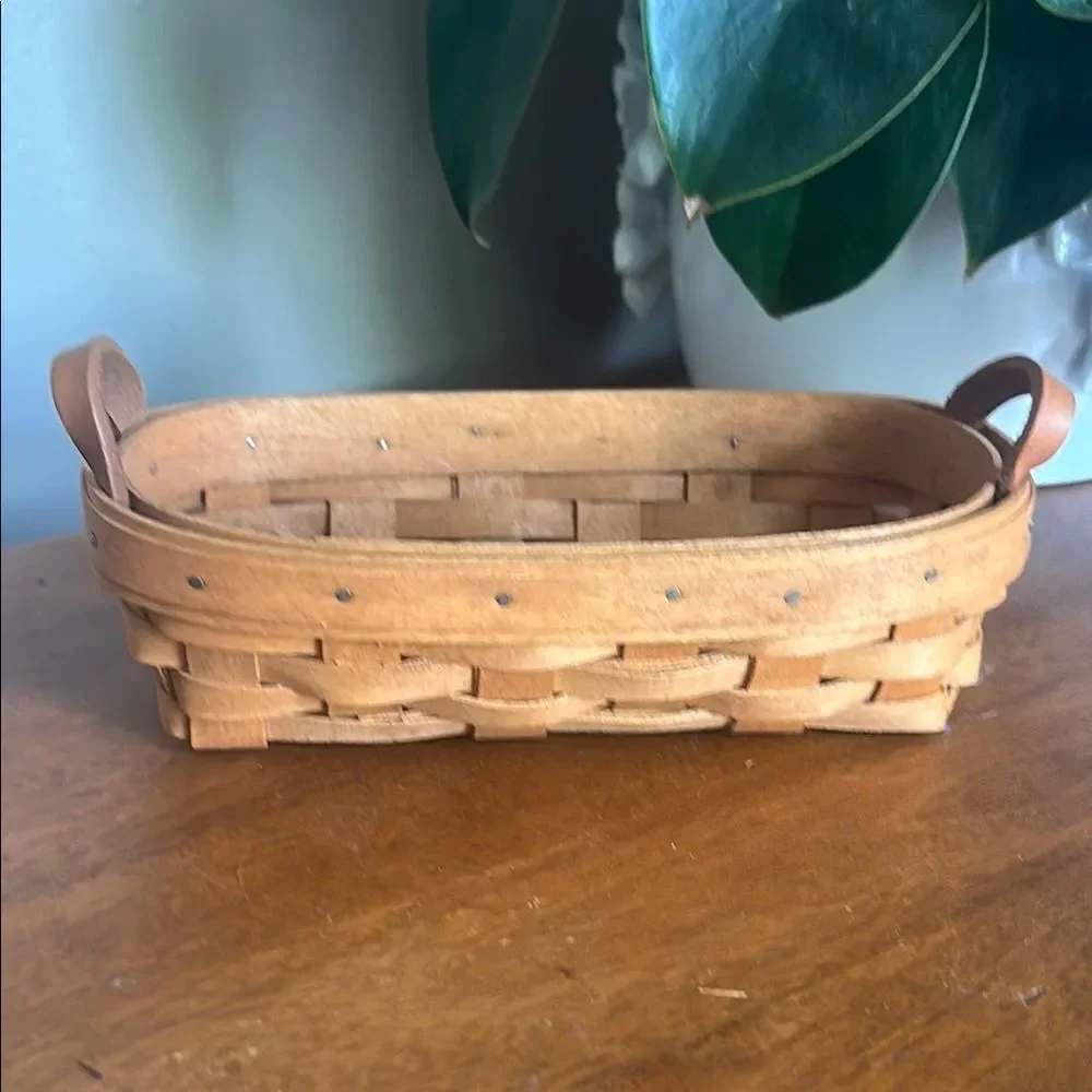 Longaberger 1993 Handcrafted Tan Woven Basket with Leather Handles!