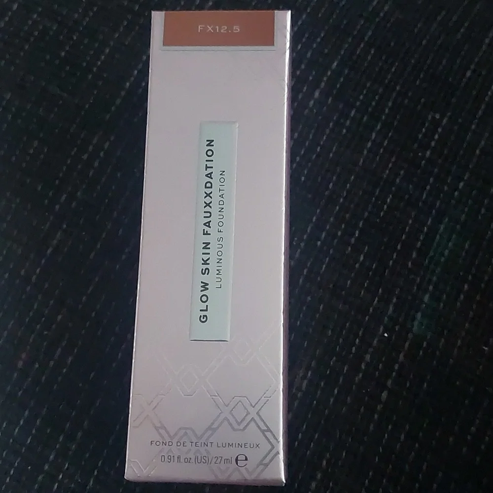 Makeup Revolution new seal