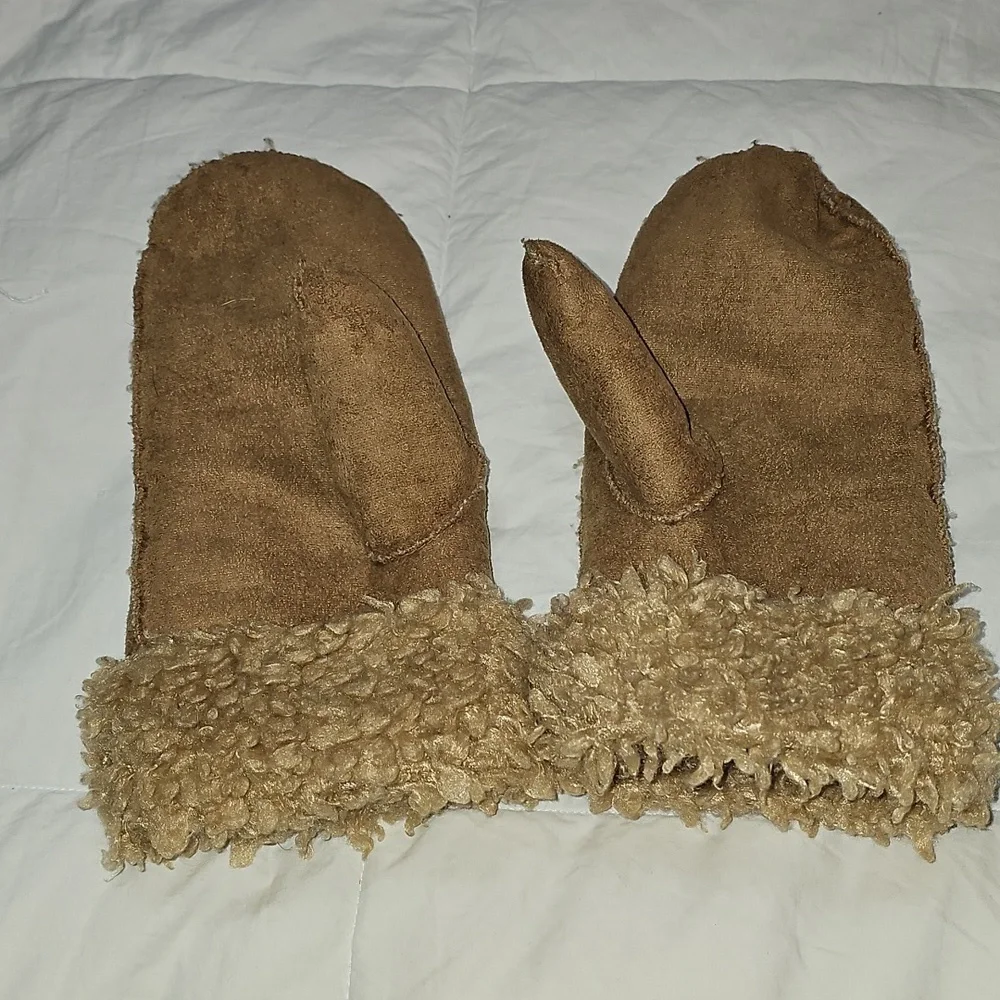 Earthbound Trading Company womens mittens