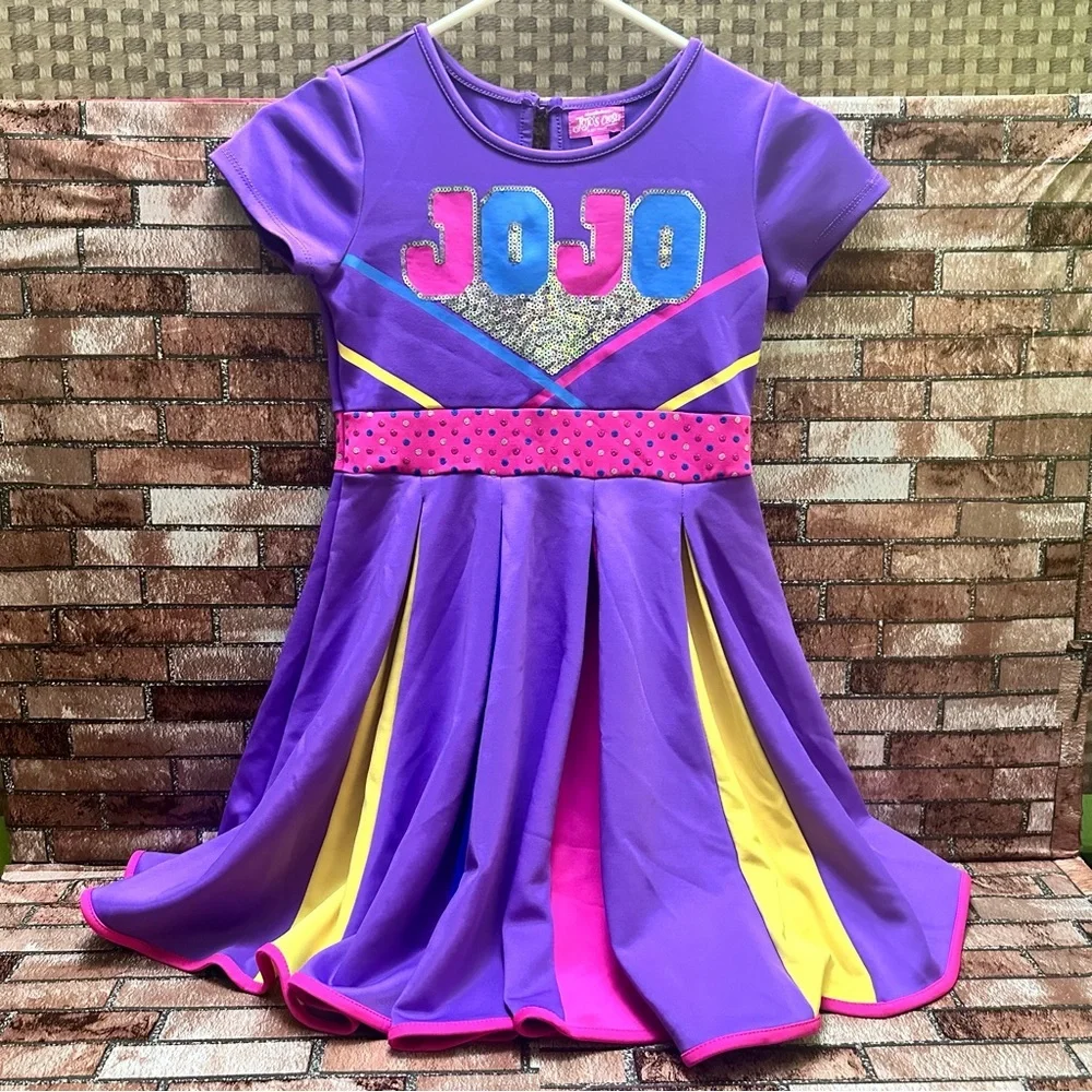 JoJo Siwa parties stunning