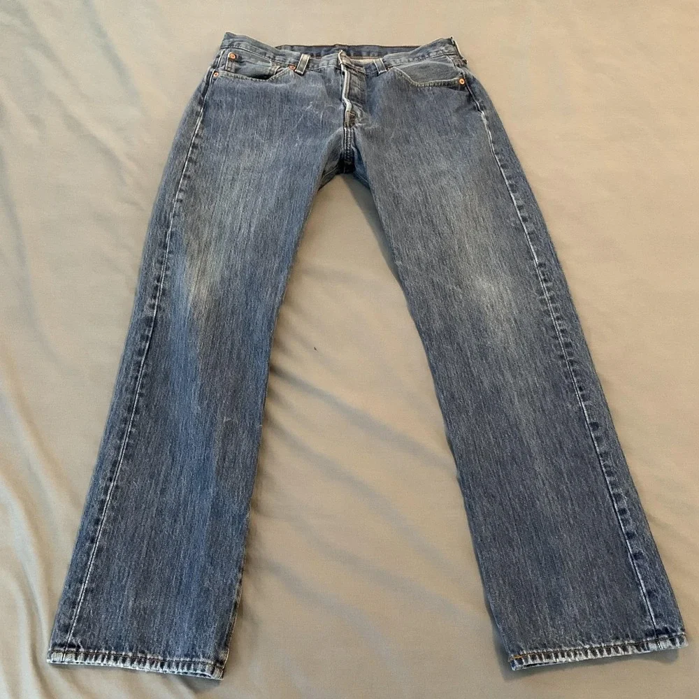 Levis 501 Jeans Mens 34x32 (33x29) Medium Wash‎ Blue Straight Button Fly Denim