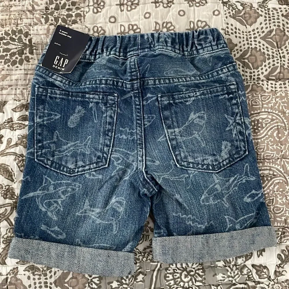 NWT Gap short size 2 years