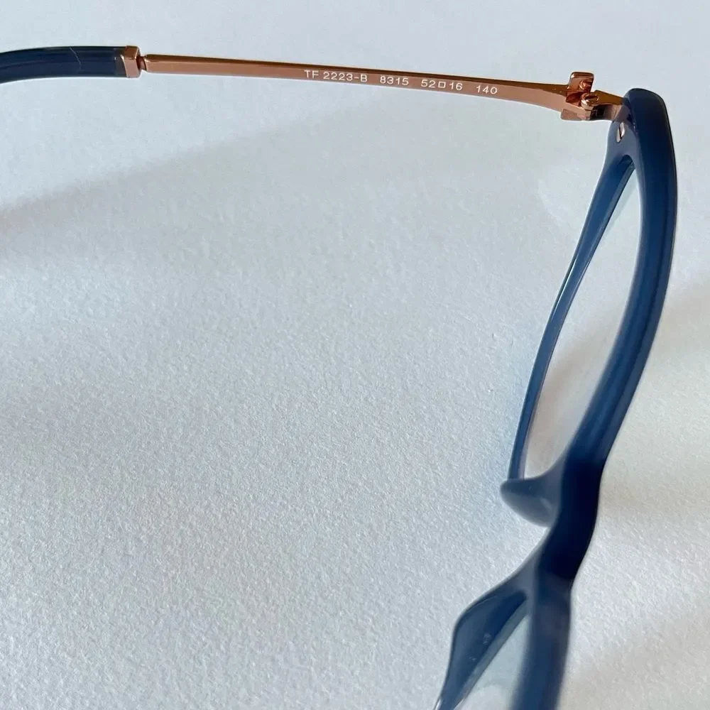 Tiffany & Co. no metal gold
