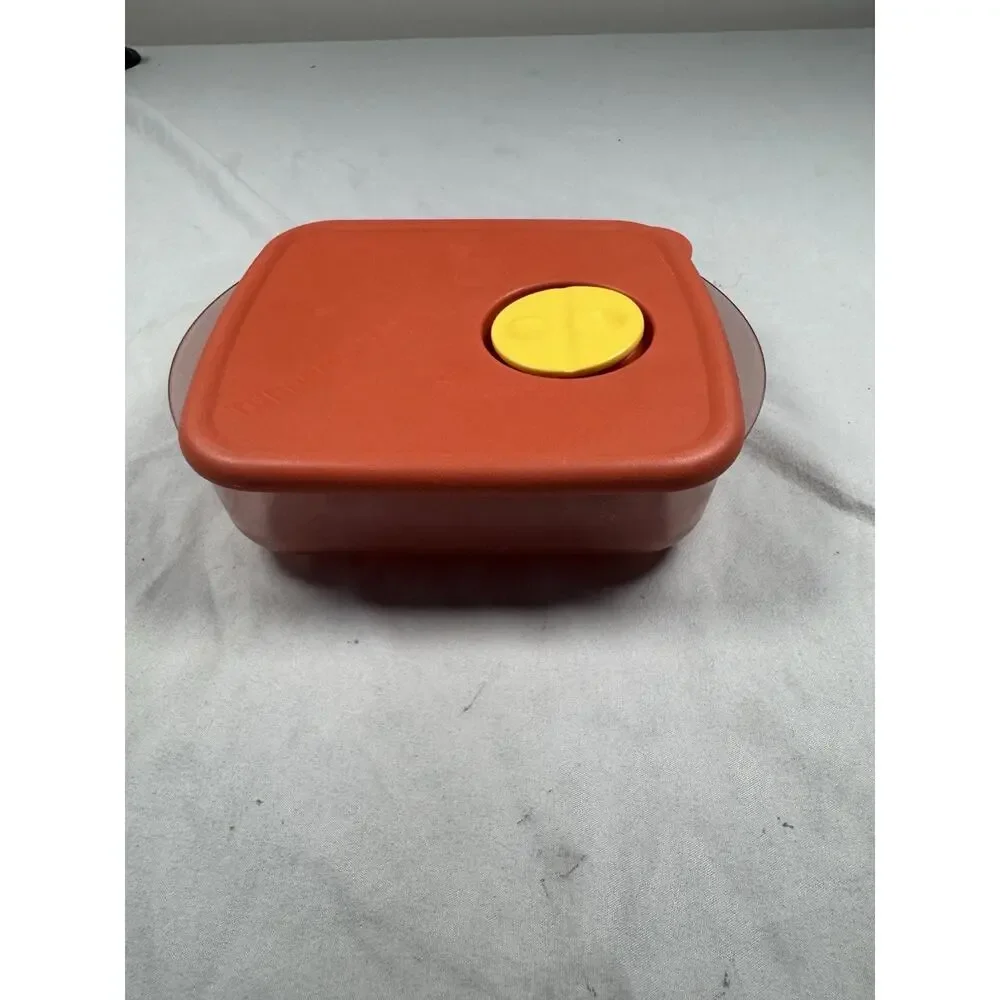 Tupperware vent serve