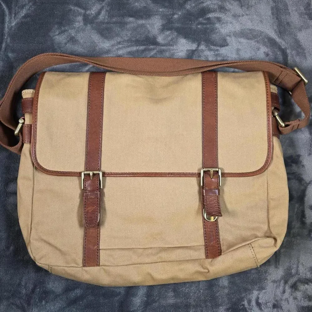 Fossil Canyon Beige Messenger Bag With Leather Detailing And Adjustable Strap