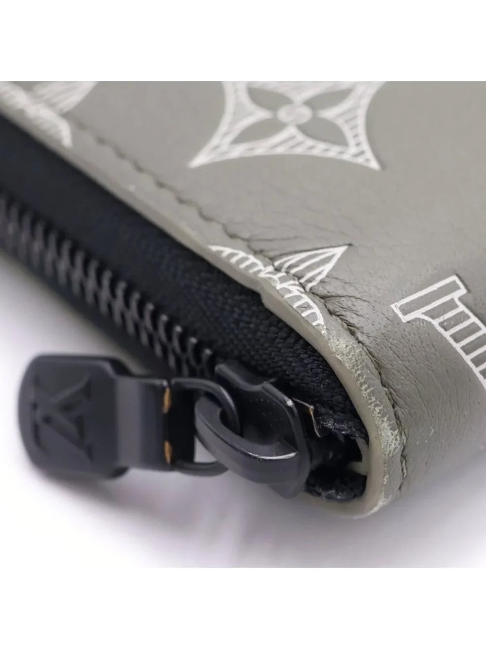 Louis Vuitton zip not are