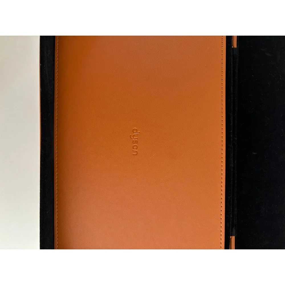 Dyson presentation case