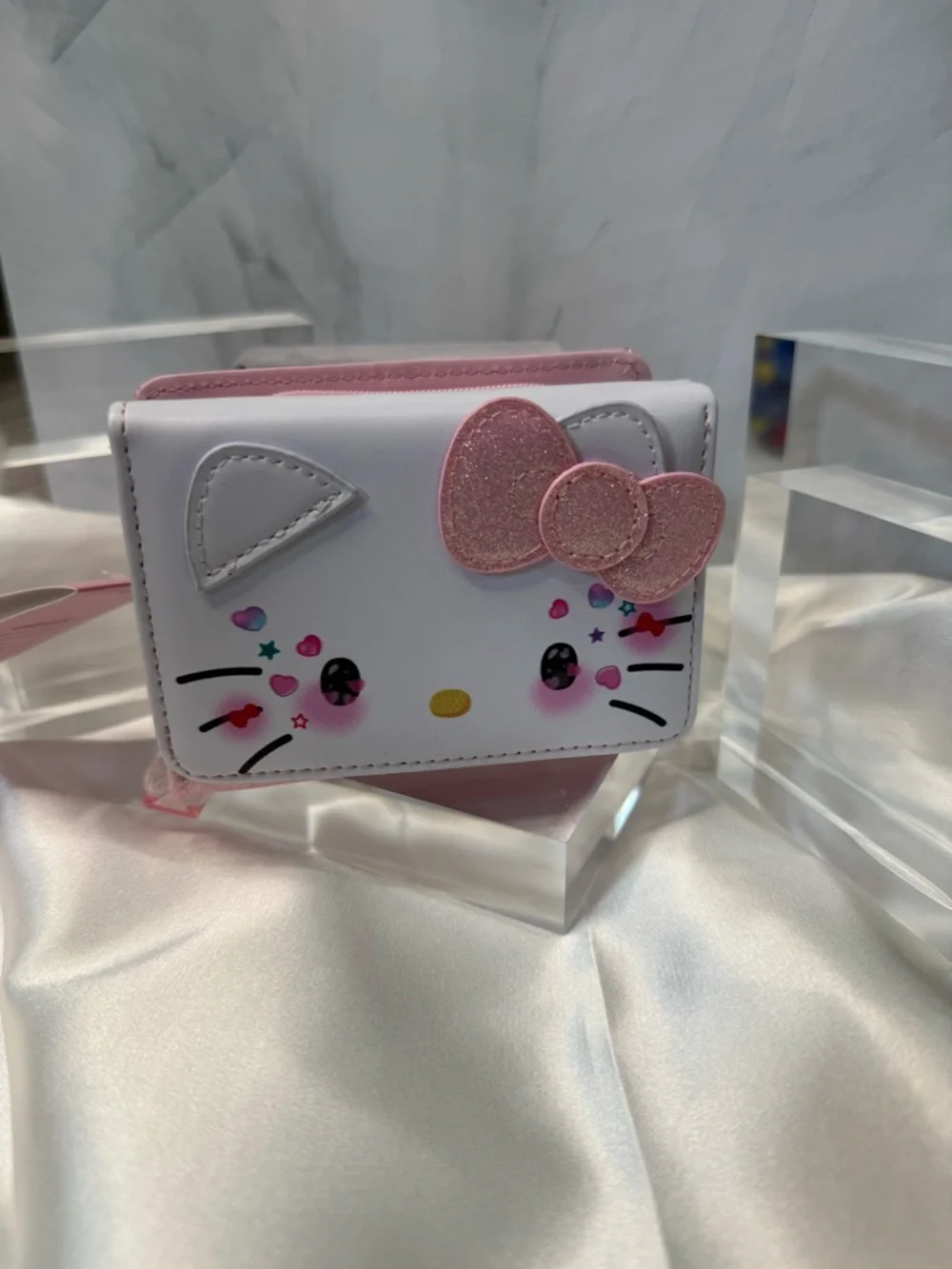Hello Kitty ships from